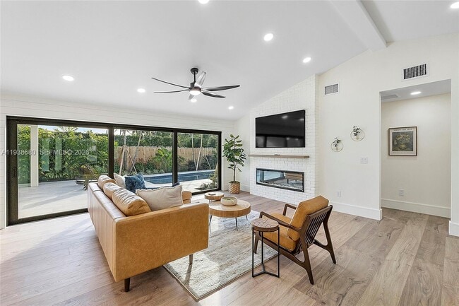 Building Photo - 3540 NE 28th Ave