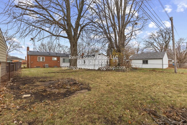 Building Photo - 1746 Beaupre Ave