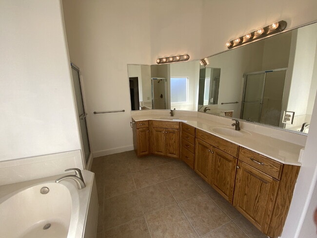 Building Photo - Charming 3-bedroom, 2-bathroom residence in Sagewood at Seven Hills