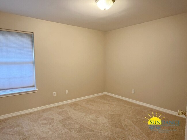 Building Photo - Freshly Painted 3 Bedroom Home in Navarre!