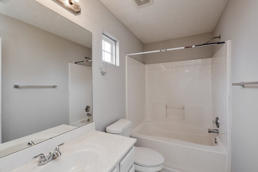 Building Photo - 145 Meadowridge Dr