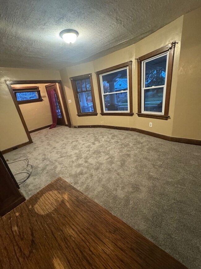 Building Photo - 7505 Halle Ave