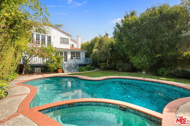 Building Photo - 139 S Anita Ave