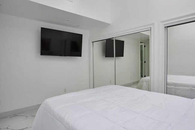 Building Photo - 11571 W Sunset Blvd