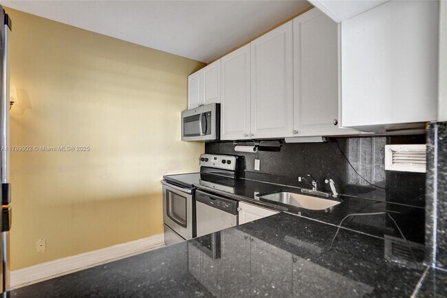 Building Photo - 1455 N Treasure Dr