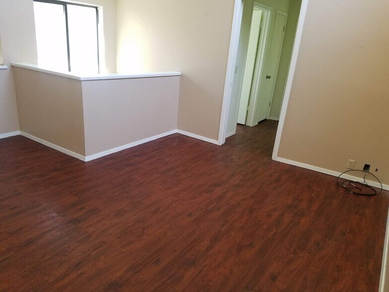 Building Photo - 1400 Pebble Ct