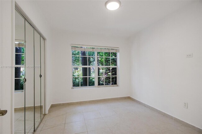 Building Photo - 119 Harbor Dr