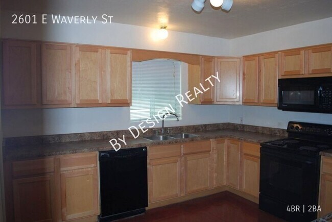 Building Photo - Blenman-Elm 4 Bed 2 Bath - Reserve NOW for March 2026 or Later