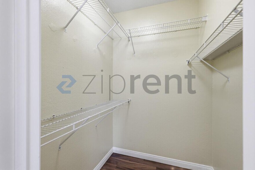 Building Photo - Unit 101