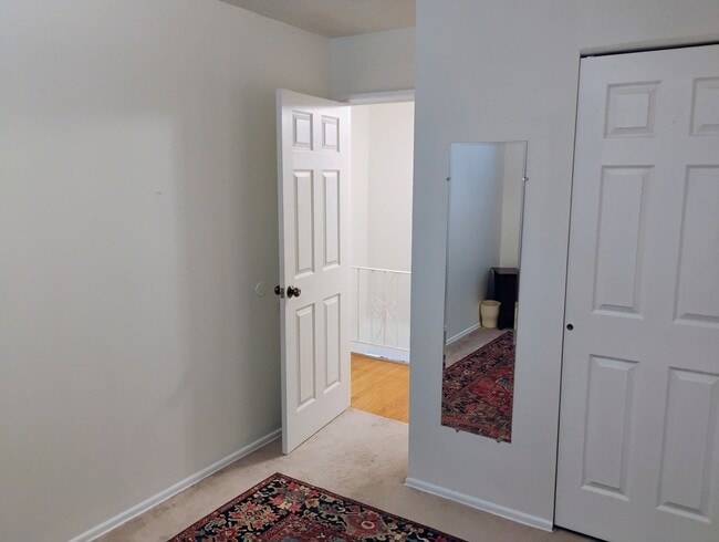 Building Photo - 553 W Park Ave