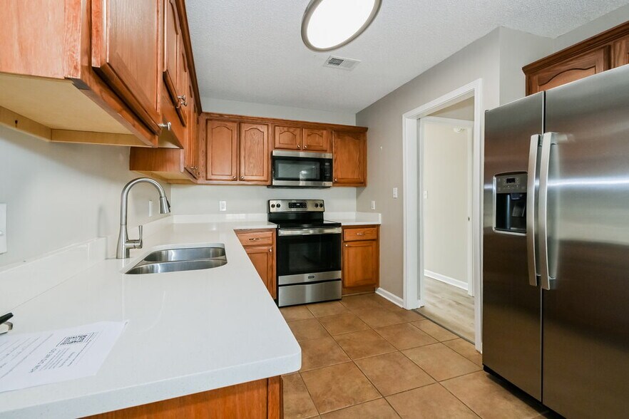 Building Photo - 6336 Sandbourne E