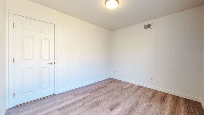 Building Photo - RANCHO CUCAMONGA UPDATED Family Home 4+2 A...