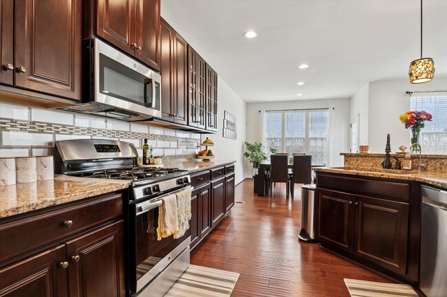 Building Photo - Stunning Town Home in Pike Creek