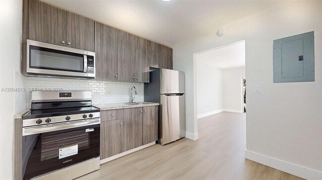 Building Photo - 567 SW 3rd St