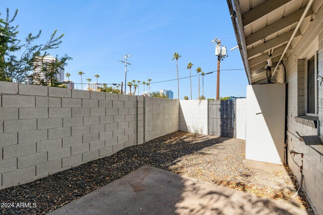 Building Photo - 502 E Roanoke Ave