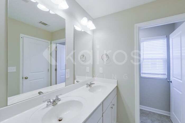 Building Photo - 7321 Foggy River Dr