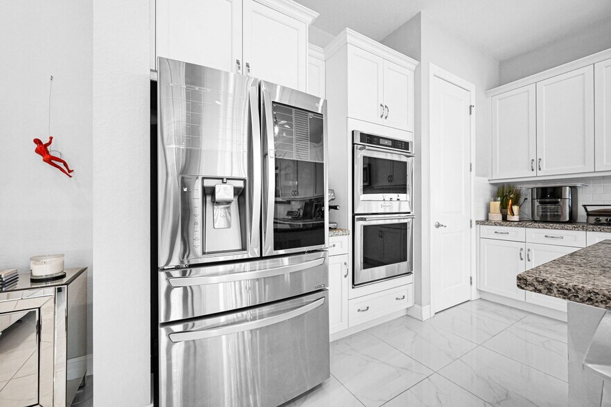 Building Photo - 8855 Watercrest Cir W