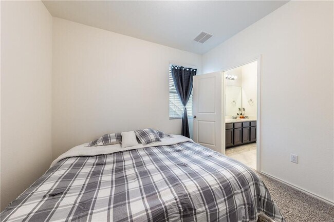 Building Photo - 1111 Diggy Dr