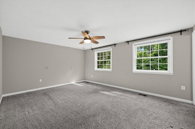 Building Photo - 4419 S Shore Dr