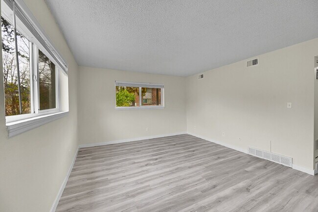 Building Photo - $1,650, 2-bed, 1 bath, located in Centennial