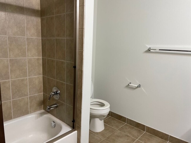 Building Photo - 3 Bedroom, 2 1/2 Bath, Townhouse w/ 2-Car Garage by Stoney Creek, Shelby Township