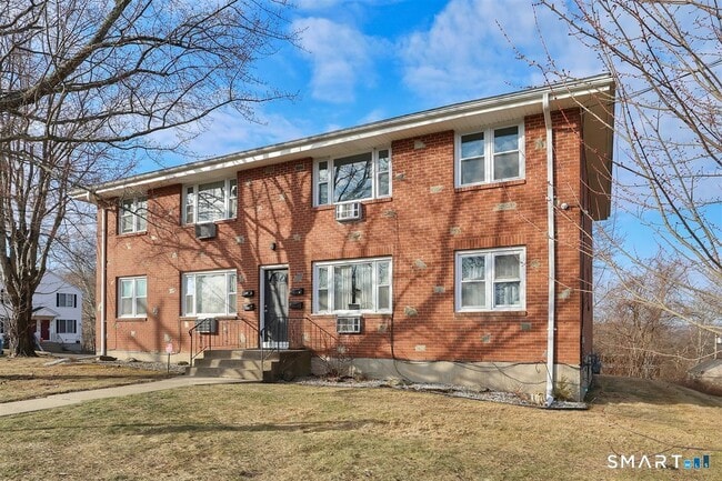 Building Photo - 63 Maynard St