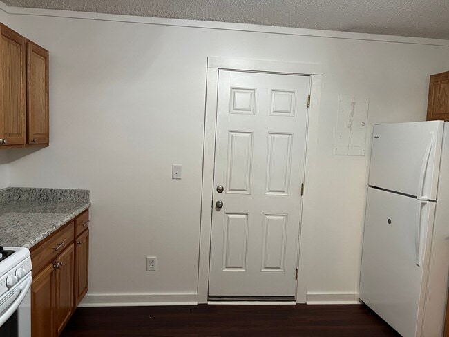 Building Photo - 1081 Waterlily Rd