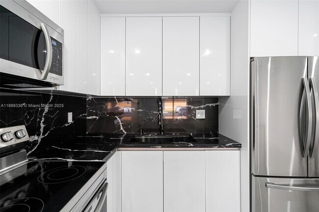 Building Photo - 9405 SW 76th St