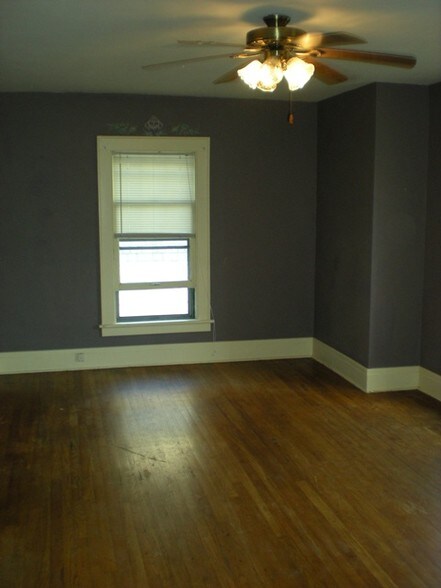 Master bedroom oneend - 135 Roney Rd