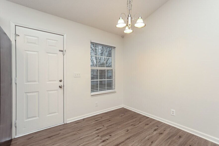 Building Photo - 3128 Sherborne Ct