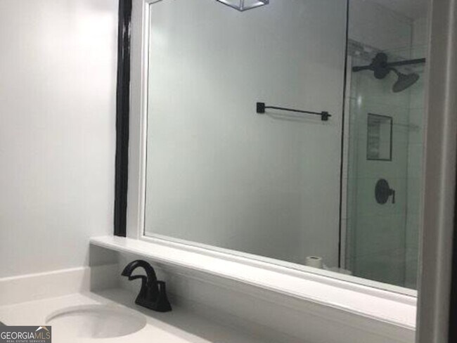 Building Photo - 102 Whisper Trce