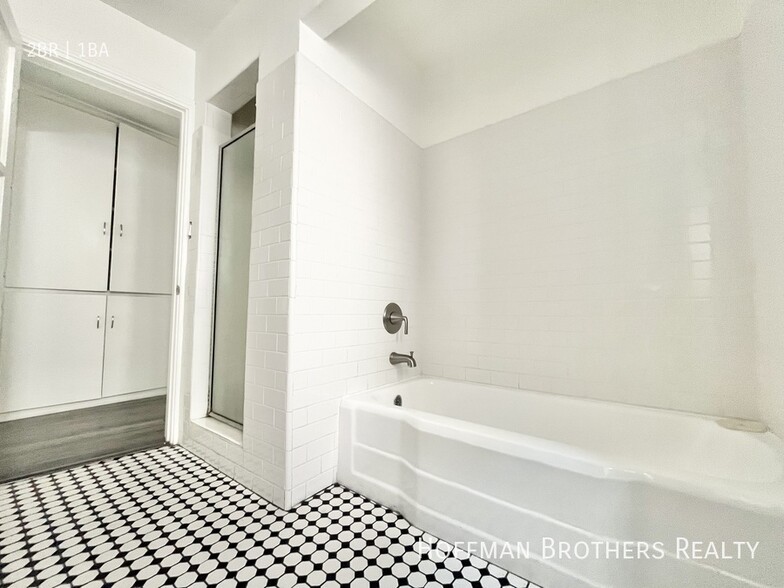 Building Photo - 1835 S Beverly Glen Blvd