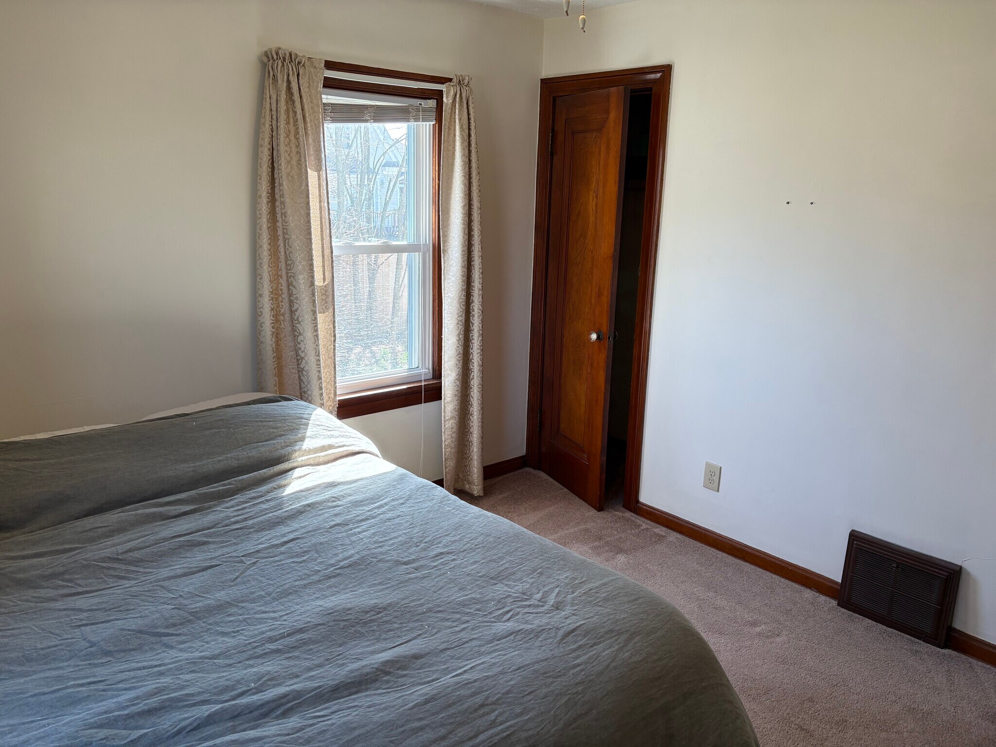 Building Photo - 211 27th St SE