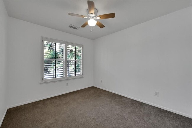 Building Photo - 7 E Gaslight Pl