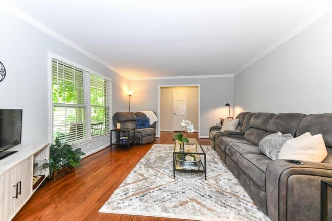 Building Photo - 4801 Sweetbriar Rd