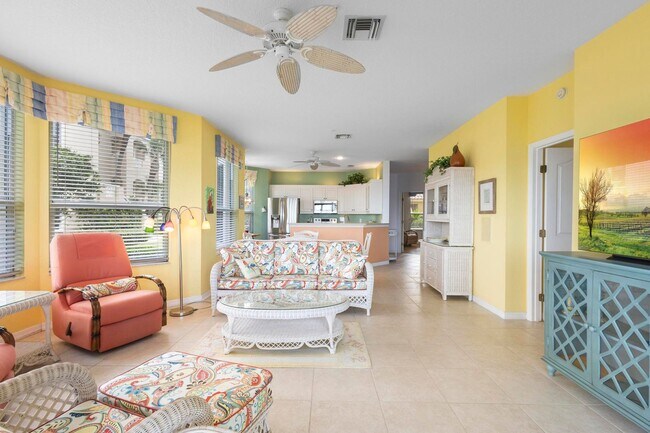Building Photo - Beautiful Fully Furnished 3/2 Bouchelle Is...