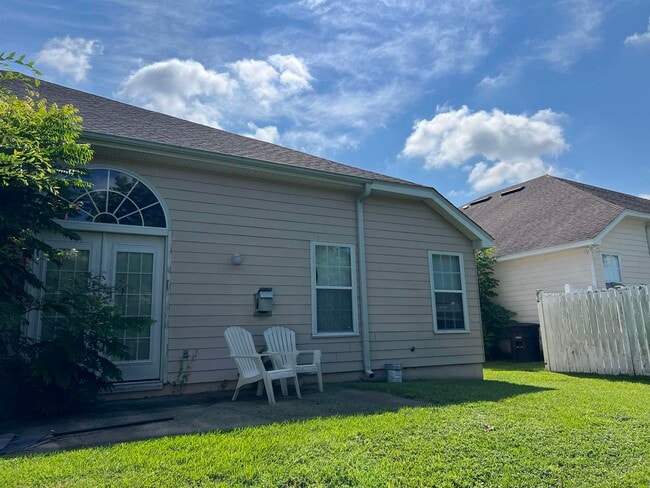 Building Photo - 1060 Kingdom Dr