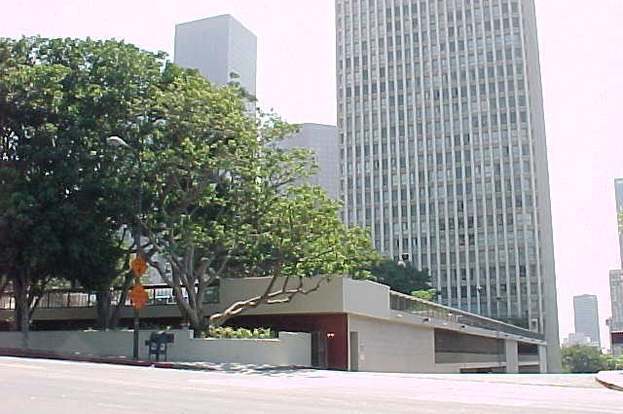 Building Photo - 800 W 1st St