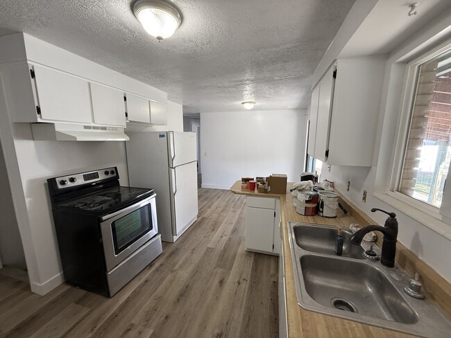 Building Photo - 4299 W Deno Dr