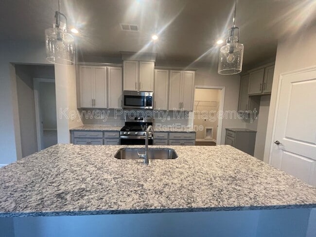 Building Photo - 810 Manitou Cir