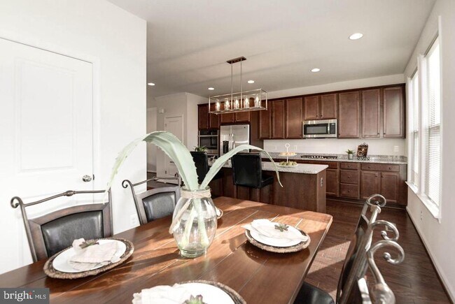 Building Photo - 42482 Dogwood Glen Square