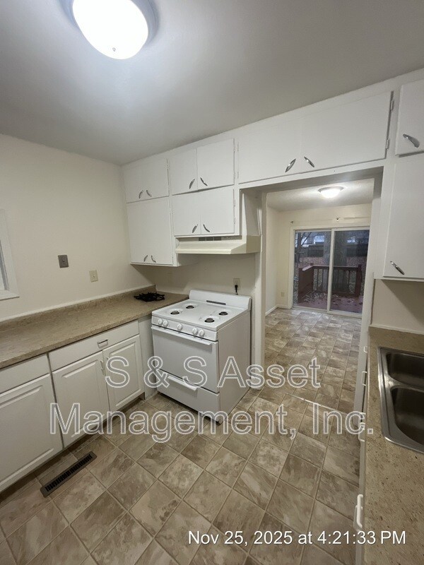 Building Photo - 6338 Rosedale Rd