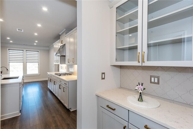 Building Photo - 5015 Montes Ln
