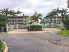 Building Photo - ANNUAL RENTAL – Spacious 3BR/2.5BA First-Floor Condo with Elevator Access in Charlotte Harbor