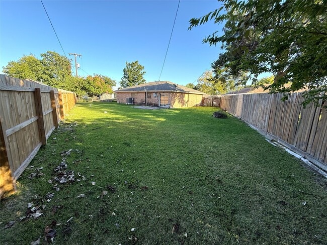 Building Photo - 2320 14th Ave N