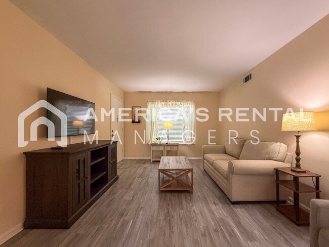Building Photo - Fantastic 1 Bedroom, 1 Bath Condo for Rent...
