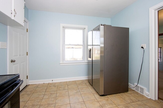 Building Photo - Four Bedroom Single-Family Home