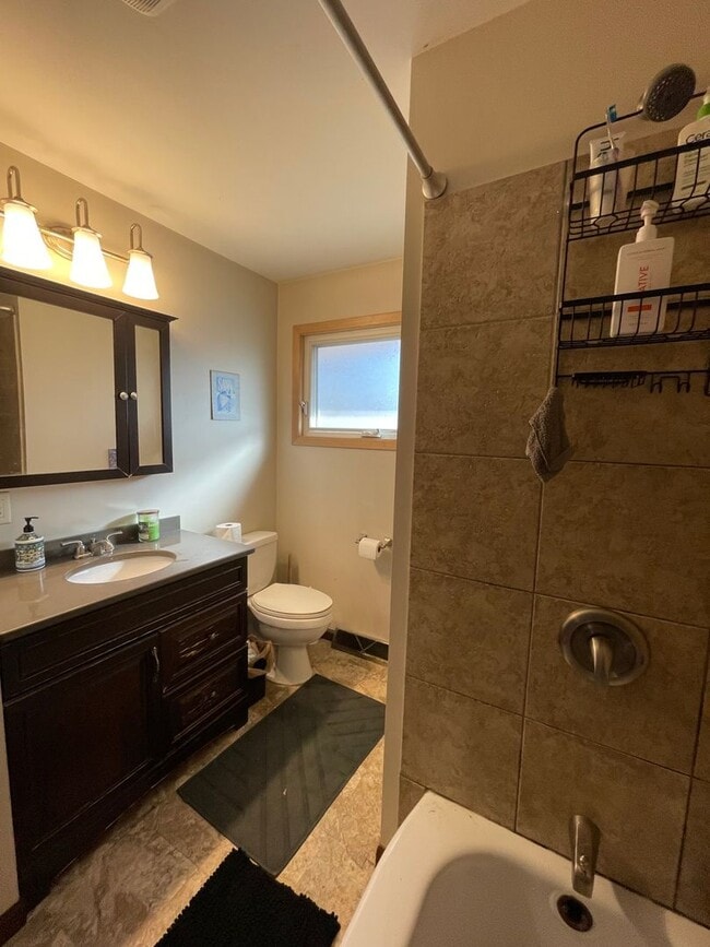 Building Photo - AVAILABLE JUNE - Nice 5 Bed 2 Bath Near Campus w/ OSP & Huge Yard