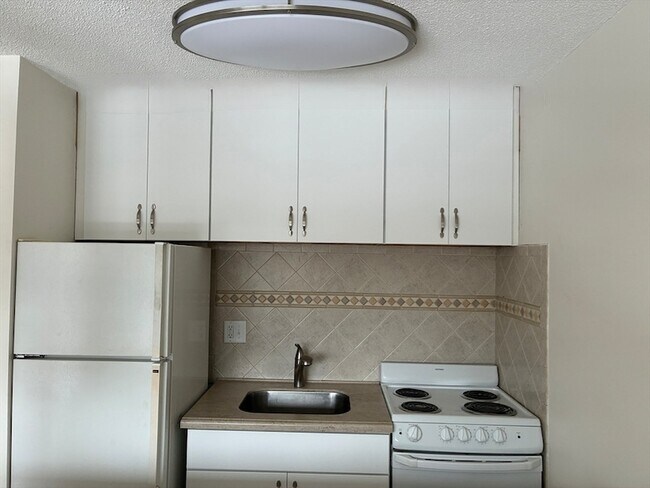 Building Photo - 1 Summit Dr