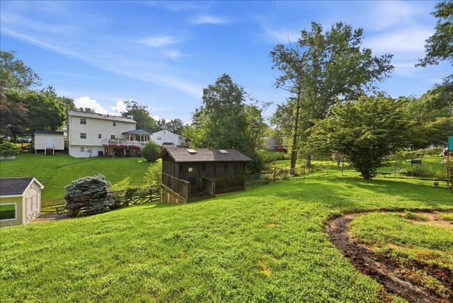Building Photo - 5481 Saddler Ln